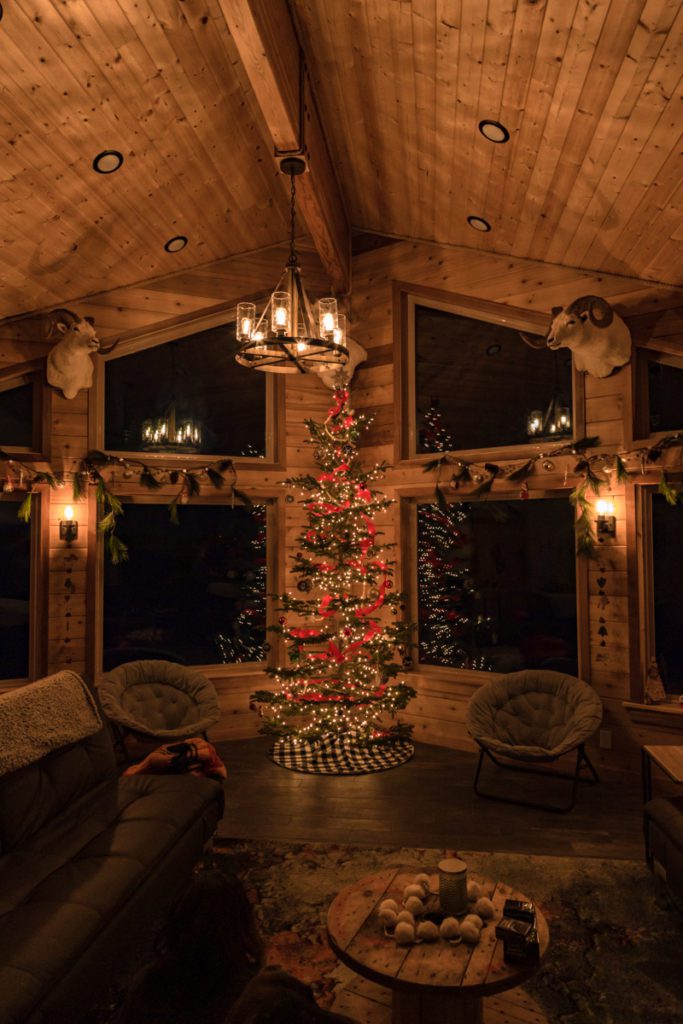 Photo of the Aurora Viewing Lodge in Alaska, decorated for Christmas.